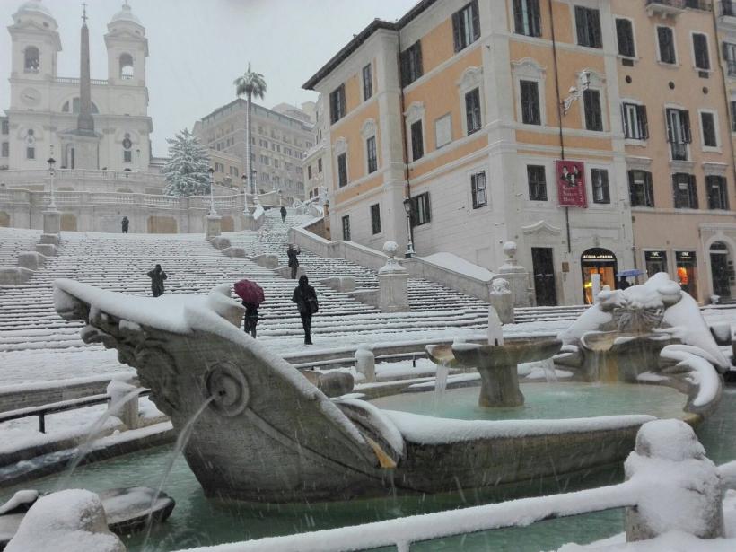 GALERIE FOTO - Cum arată Roma sub zăpadă 18606656