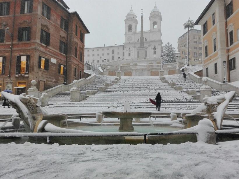 GALERIE FOTO - Cum arată Roma sub zăpadă 18606657