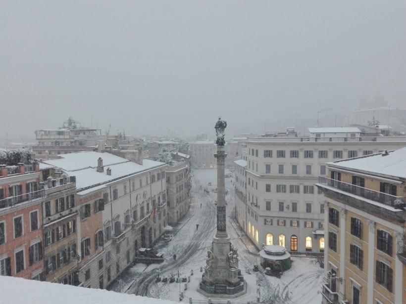 GALERIE FOTO - Cum arată Roma sub zăpadă 18606658