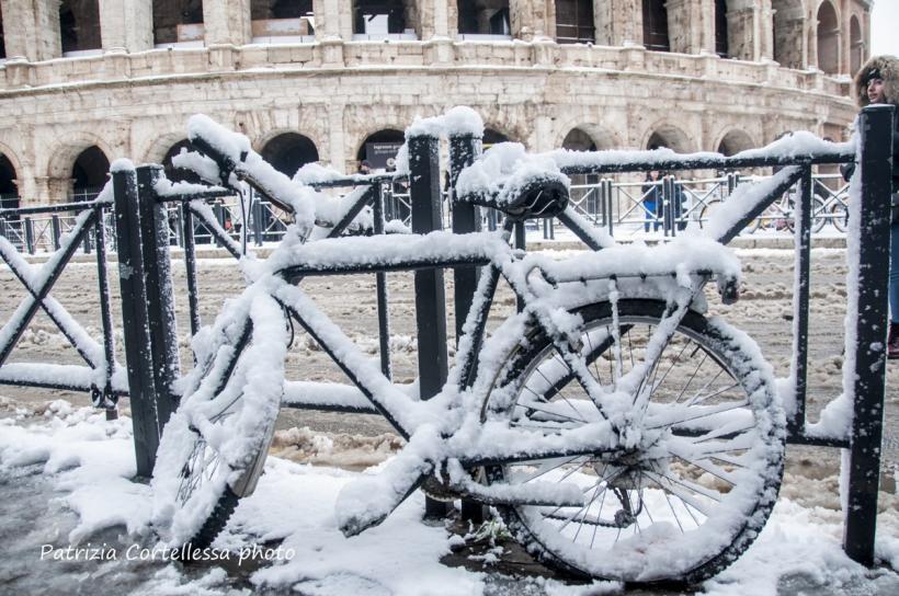GALERIE FOTO - Cum arată Roma sub zăpadă 18606659