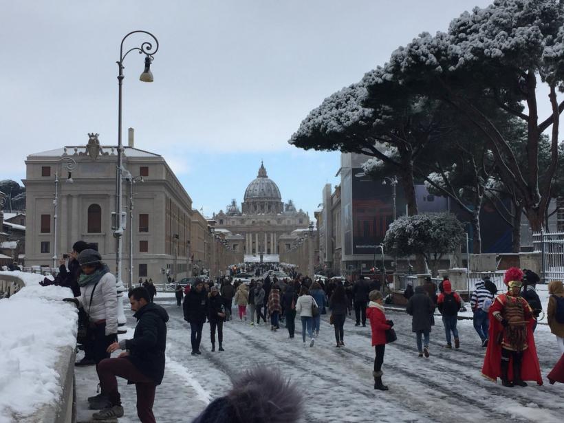 GALERIE FOTO - Cum arată Roma sub zăpadă 18606662