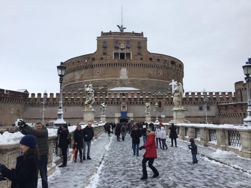 GALERIE FOTO - Cum arată Roma sub zăpadă 18606663