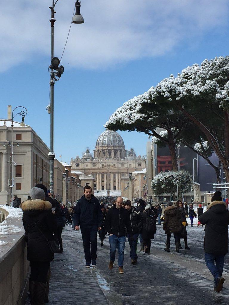 GALERIE FOTO - Cum arată Roma sub zăpadă 18606664