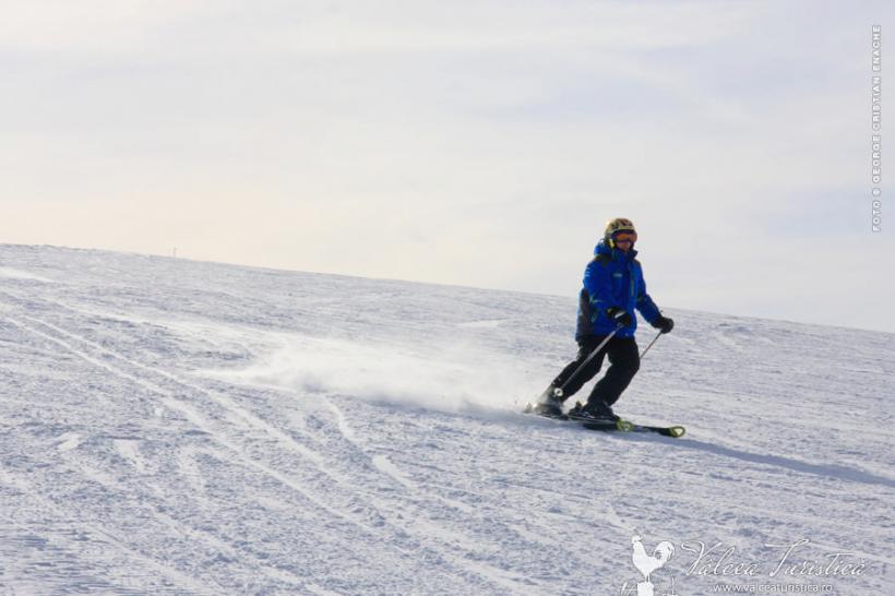 Incredibil! Un bărbat de 73 de ani din Borşa schiază câteva ore pe zi