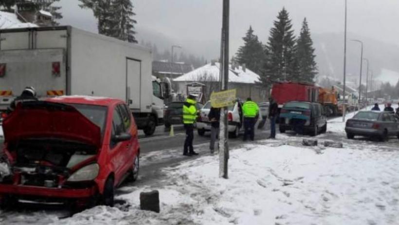 Cinci persoane, printre care şi un copil, au fost rănite în urma coliziunii dintre două autoturisme în satul Drajna