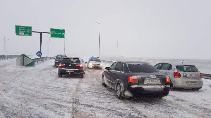 CNAIR: Autostrăzile A2 şi A 4 şi şapte drumuri naţionale rămân închise