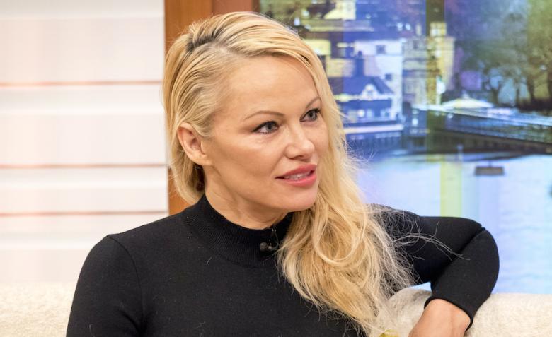 Pamela Anderson sare în apărarea bărbaţilor şi susţine femeile încrezătoare, în contextul scandalului sexual de la Hollywood