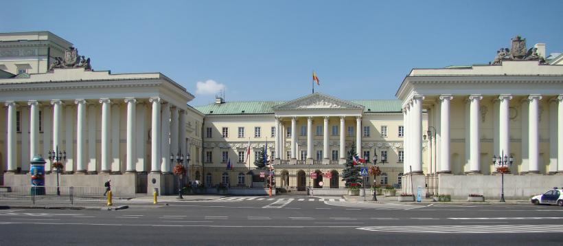 Paralele în birocrație: POLONIA ,,TAIE” la greu functiile de ministri si viceministri; Bucureștiul face o evaluare