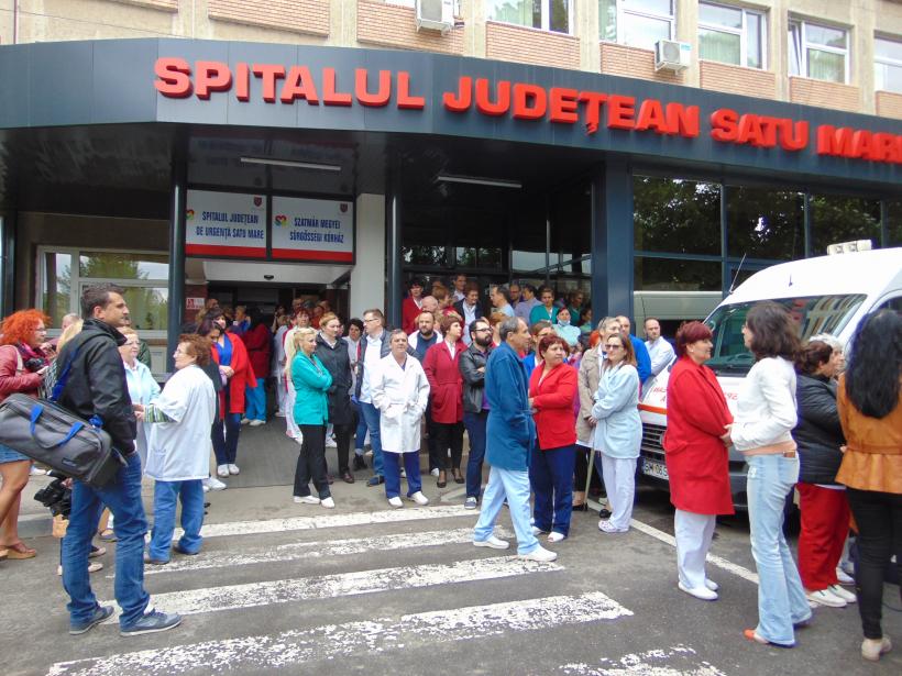 Protest spontan al biologilor şi chimiştilor din Spitalul Judeţean Satu Mare