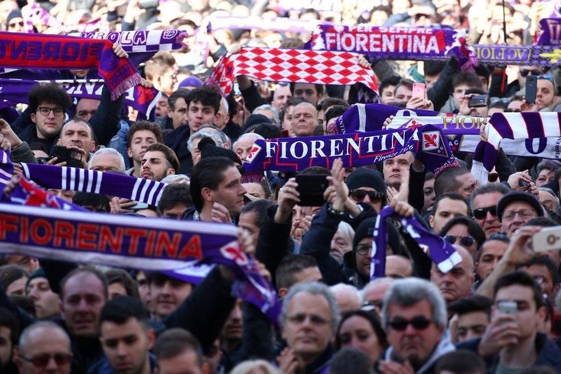 Căpitanul echipei Fiorentina, Davide Astori, a fost condus pe ultimul drum