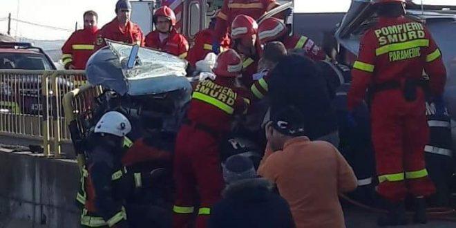 Mureş: Accident pe DN15, la Cipău, cu trei autovehicule implicate; o persoană încarcerată
