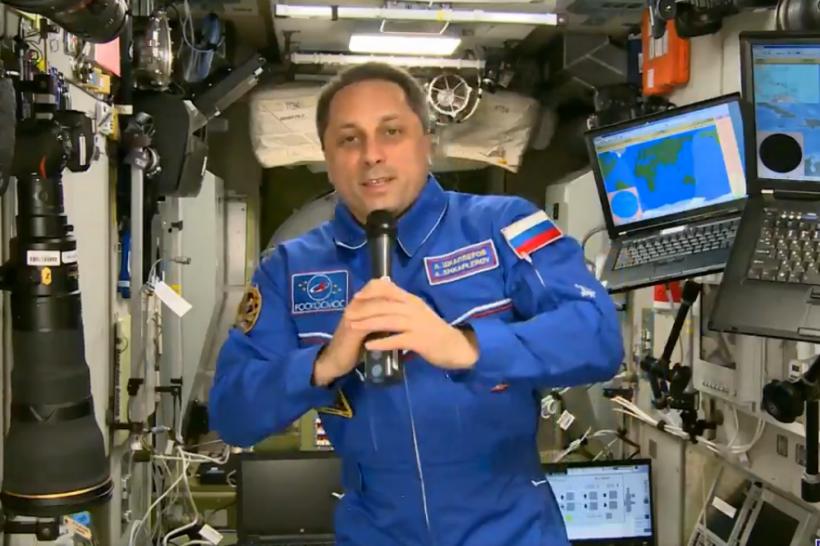  Un cosmonaut de pe ISS le dedică tuturor femeilor faptele eroice ale bărbaţilor