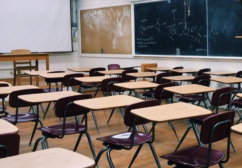 Doi elevi de la Liceul Teoretic “Constantin Noica” din Alexandria și-au împărţit pumni și palme în sala de clasă