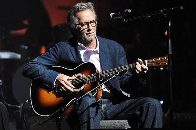 O chitară care i-a aparţinut lui Eric Clapton, vândută la licitaţie pentru 25.000 de lire sterline