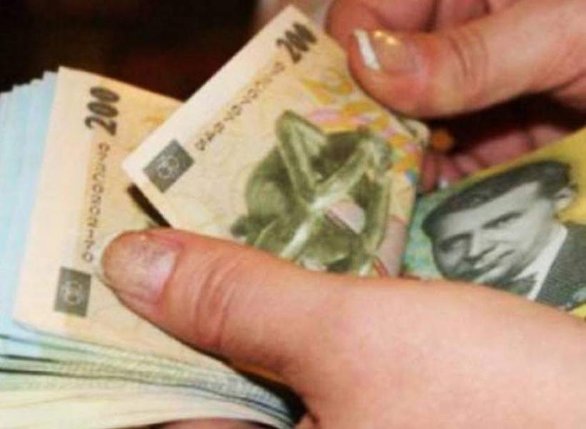 Incredibil! Un bărbat din Vrancea a fost prins la un târg în timp ce făcea cumpărături cu bani traşi la xerox