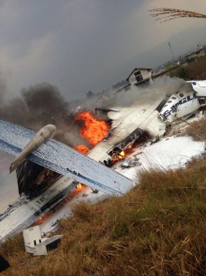 Un avion, cu 71 de persoane la bord, s-a prăbușit în Nepal