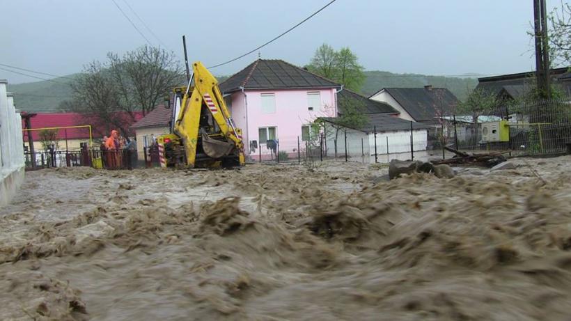 Alertă ANM! Cod portocaliu de inundaţii pentru râurile Olt şi Buzău, în următoarele ore 