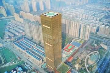 În China a fost inaugurat un hotel care arată ca un lingou de aur
