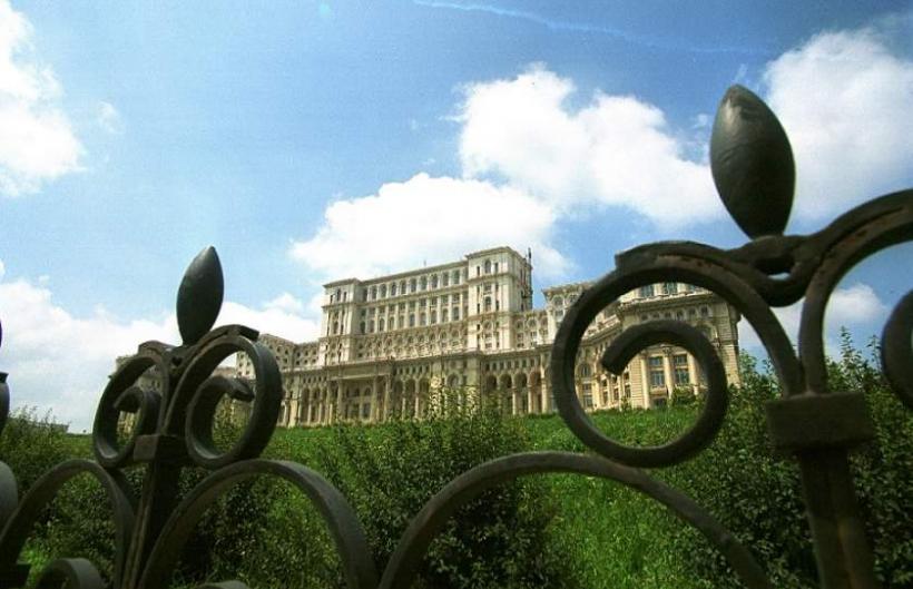 USR a lansat o petiţie online pentru amenajarea unui parc în jurul Parlamentului României