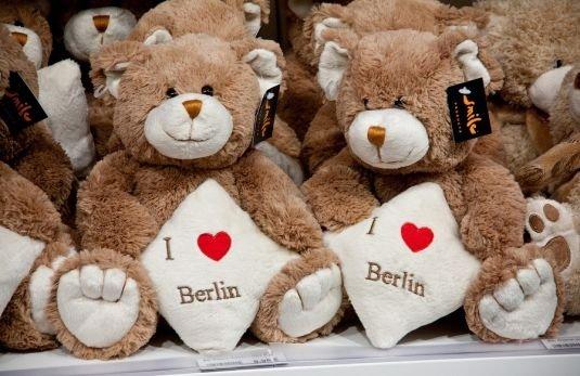 Un munte de ursuleţi de pluş la Berlin, în semn de solidaritate cu refugiaţii sirieni 