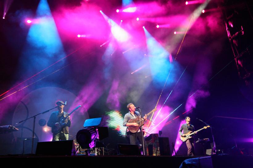 Coldplay și Ed Sheeran, printre alții, reeditează piesele lui Elton John în albumul „Revamp”