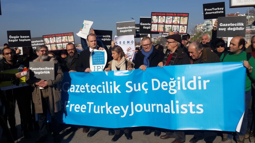Jurnalistul turc Sahin Alpay, eliberat după 20 de luni de detenție