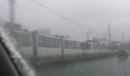Circulaţia tramvaielor 41, blocată duminică, din cauza depunerii de gheaţă