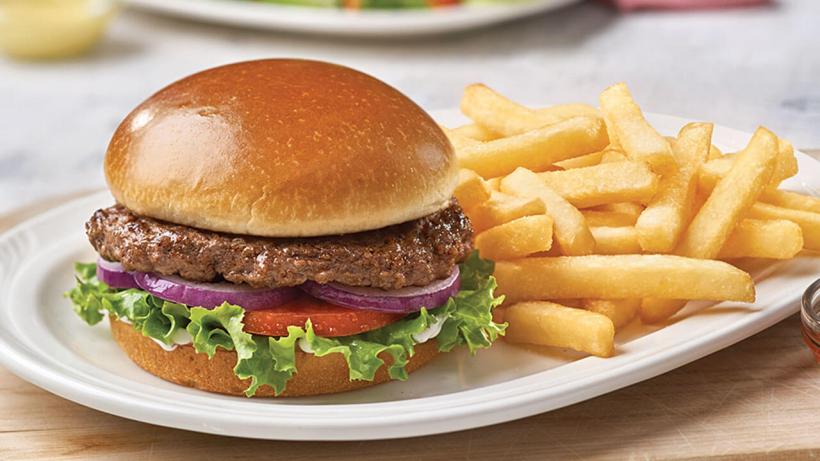 În Franţa, burgerul american bate în premieră sandvişul cu unt şi jambon