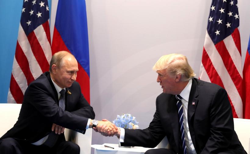 Donald Trump ar fi fost sfătuit să nu-l felicite pe Putin în cadrul convorbirii lor