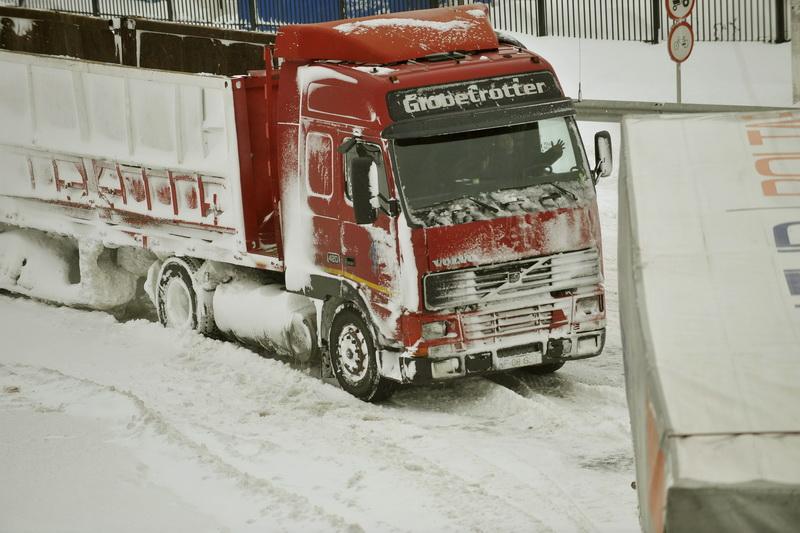 Un camion plin cu marfă a unei cunoscute firme de îmbrăcăminte a fost jefuit în Constanța
