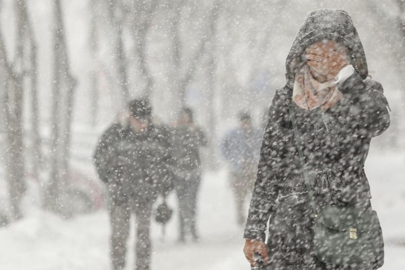 Alertă ANM! Ninsori, vânt şi strat de zăpadă de 35 cm în Bucureşti, în următoarele zile 