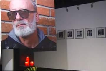 Fanii il pot omagia pe Andrei Gheorghe la o galerie de artă din București