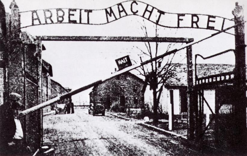Un israelian a urinat pe un monument din fostul lagăr de concentrare de la Auschwitz