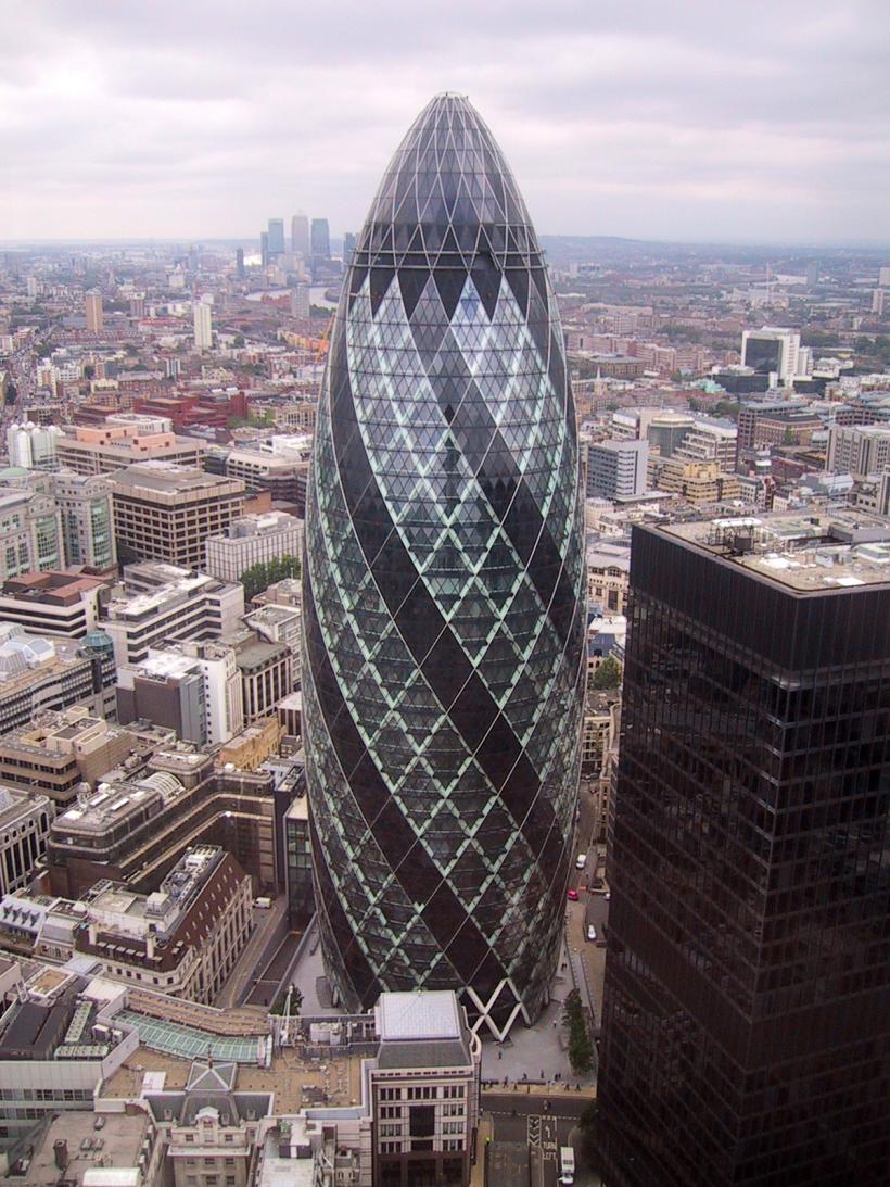 Poliția britanică investighează prezența unui pachet suspect lângă turnul Gherkin din Londra