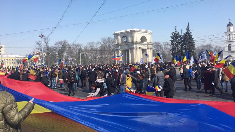 Mii de oameni participă la Marea Adunarea Centenară de la Chișinău, dedicată Unirii Basarabiei cu România