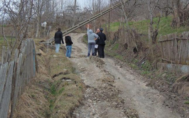Alunecările de teren afectează locuințele din Glodeni, Dâmbovița
