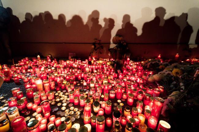 Asociaţia &quot;Colectiv&quot; va aduce un omagiu victimelor incendiului din Siberia - miercuri seara, la Ambasada Rusiei