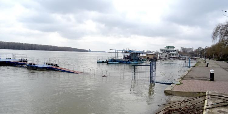 Brăila: Dunărea a depăşit cu 10 cm cota de inundaţie