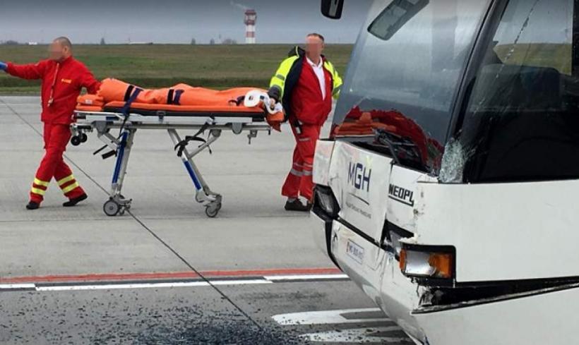 Incident dramatic pe aeroportul din Budapesta! Mai mulți români sunt răniți în urma ciocnirii între două microbuze