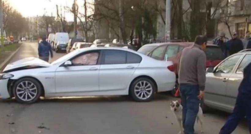 Opt autoturisme au fost distruse de un şofer turc, în Capitală