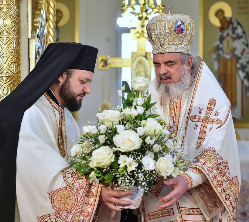 Patriarhul Daniel: Florile purtate de Florii reprezintă iubirea sfântă şi smerită faţă de Dumnezeu şi faţă de semeni  
