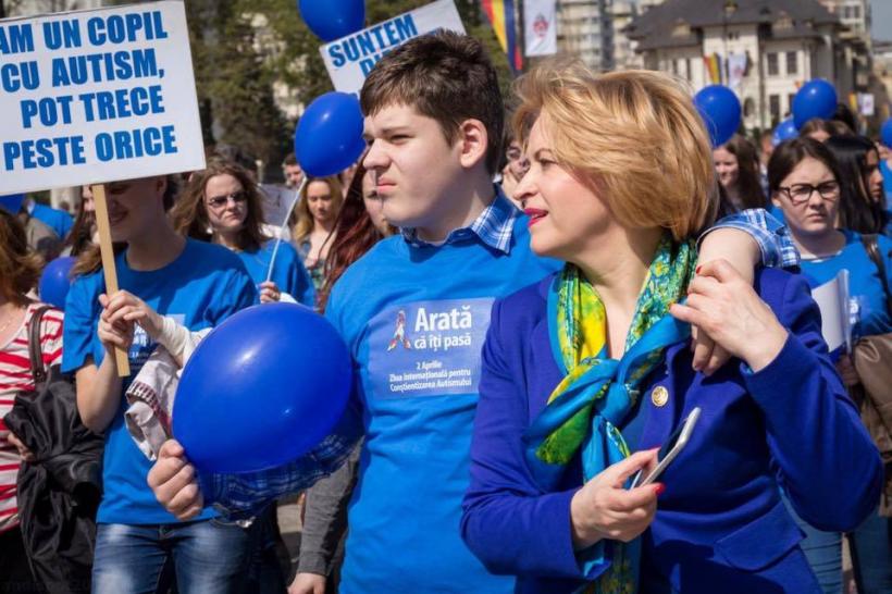 Marş pe traseul Piaţa Universităţii - Parcul Unirii de Ziua Mondială de Conştientizare a Autismului