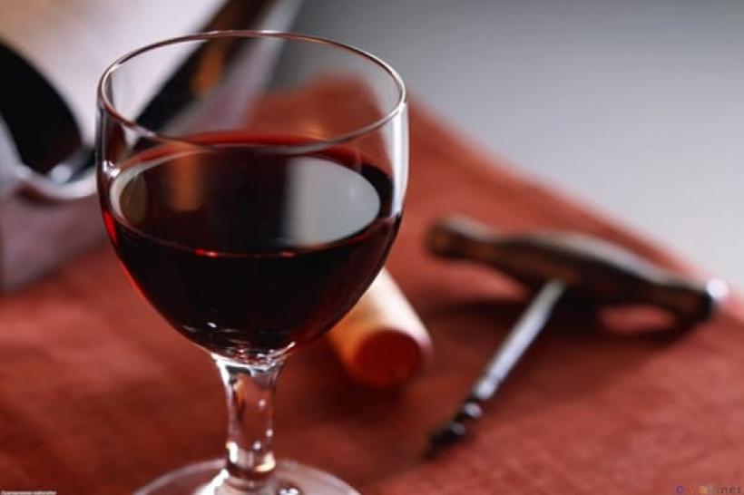 10 moduri în care vinul roșu îți face bine. Ce au descoperit oamenii de știință