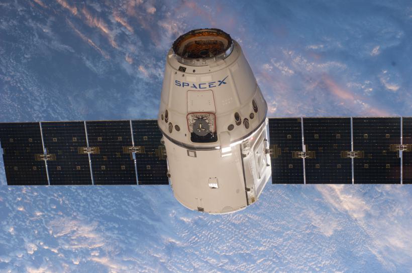 O capsulă Dragon, lansată de SpaceX, s-a conectat la Staţia Spaţială Internaţională