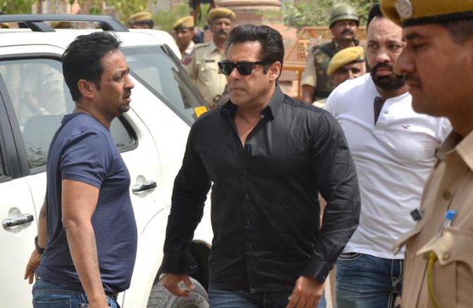 Celebrul actor indian Salman Khan a fost condamnat la 5 ani de închisoare