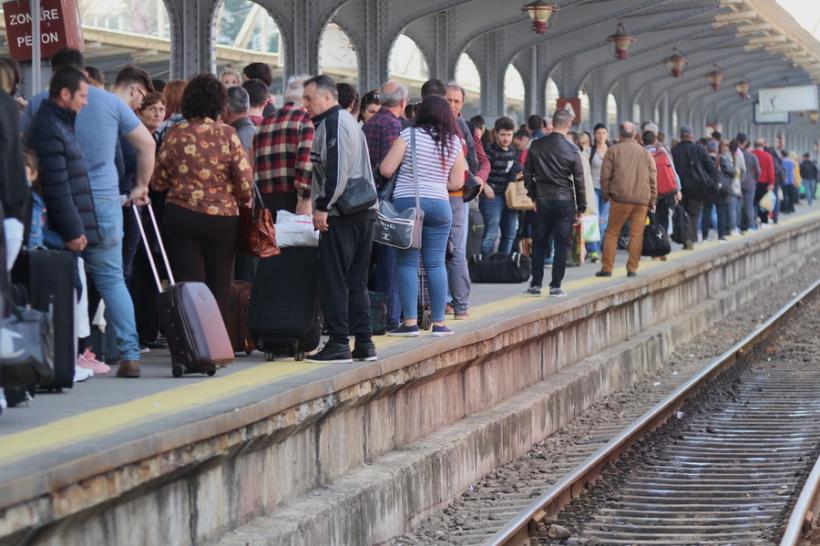 GALERIE FOTO - Gara de Nord, luată cu asalt de studenți și turiști 18611728