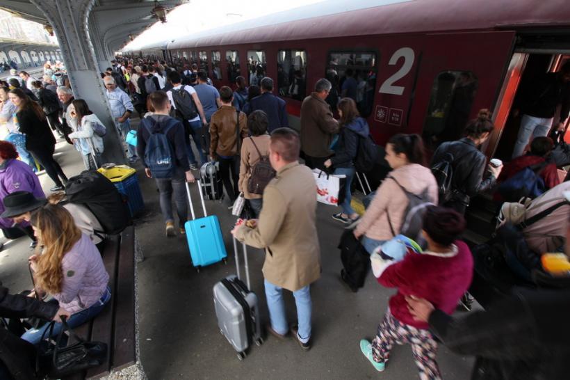GALERIE FOTO - Gara de Nord, luată cu asalt de studenți și turiști 18611729