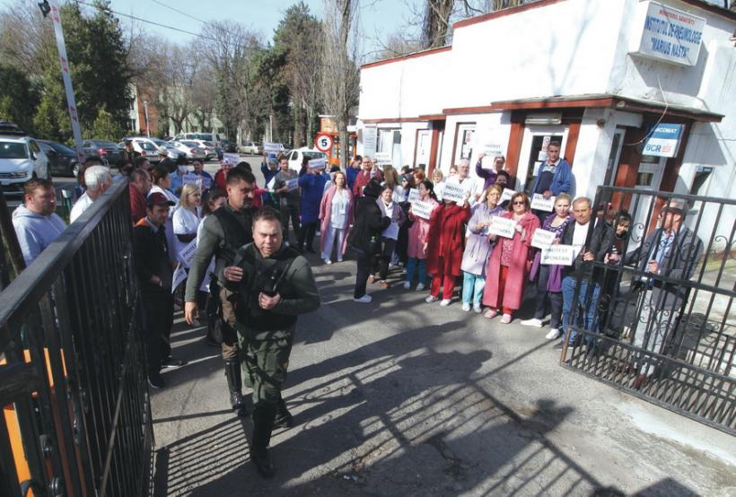 Protest spontan în curtea Institutului „Marius Nasta”