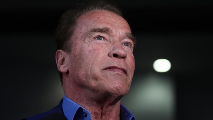 Arnold Schwarzenegger s-a întors la Los Angeles după spitalizare