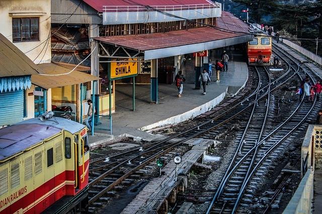 India: 22 de vagoane ale unui tren s-au desprins de locomotivă şi au pornit în sens invers